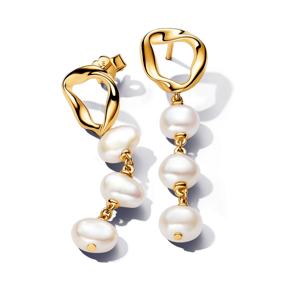 Organically Shaped Circle & Baroque Treated Freshwater