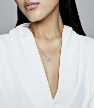 Pavé Daisy Flower Collier Necklace