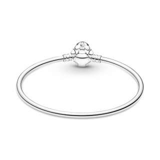 Bangle белегзија Pandora Moments Disney Stitch кој го гризе затворачот 