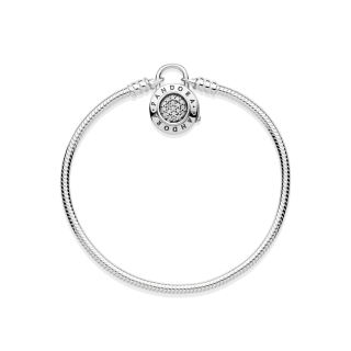 Pandora Moments Белегзија со затворач Pavé Катанец