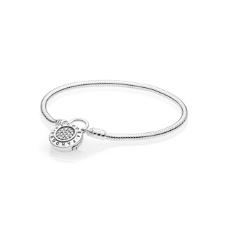 Pandora Moments Белегзија со затворач Pavé Катанец