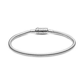 Pandora Moments белегзија со змиска плетка и лизгачки магнетен затворач