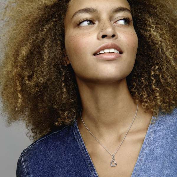 Snake Chain Pattern Open Heart Pendant 