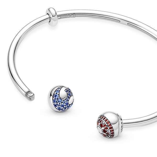 Pandora Moments Star Wars™ Light & Dark Side Logo Open Bangle 