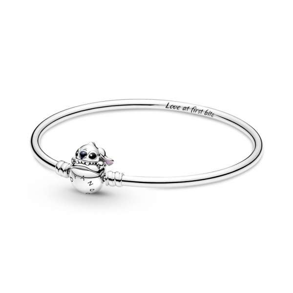 Bangle белегзија Pandora Moments Disney Stitch кој го гризе затворачот 