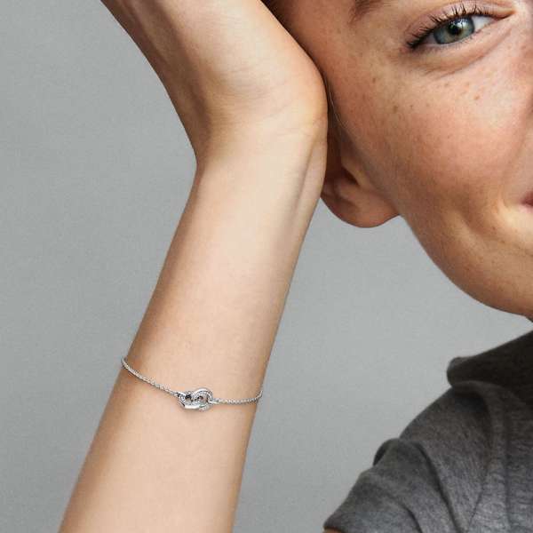 Белегзија Pandora Signature испреплетен Pavé