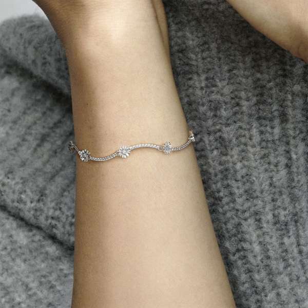 Sparkling Daisy Flower Bracelet 