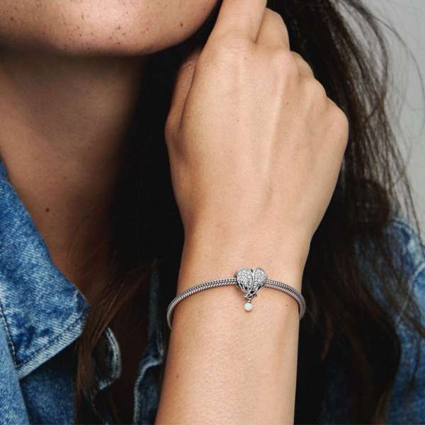 Pandora sparkling online angel charm