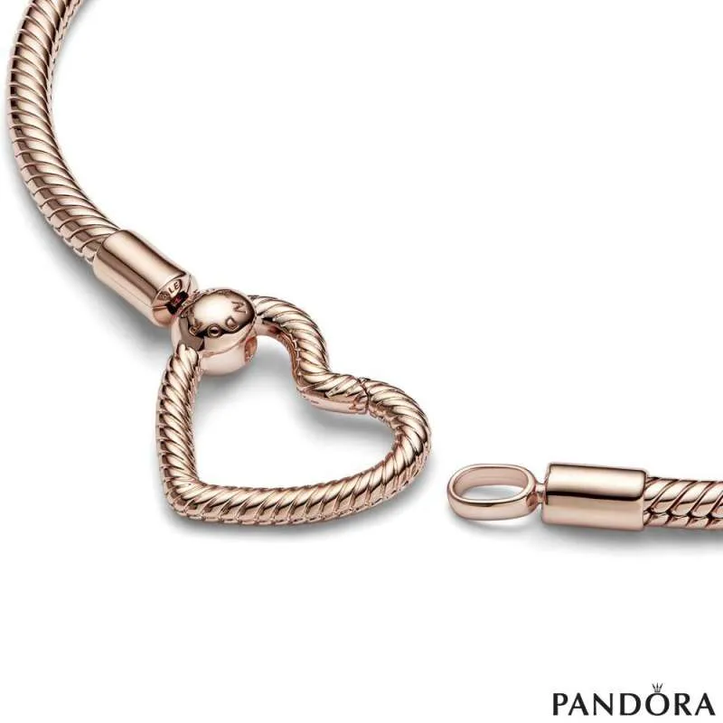 Белегзија Pandora Moments со затварач во облик на срце со змиска плетка