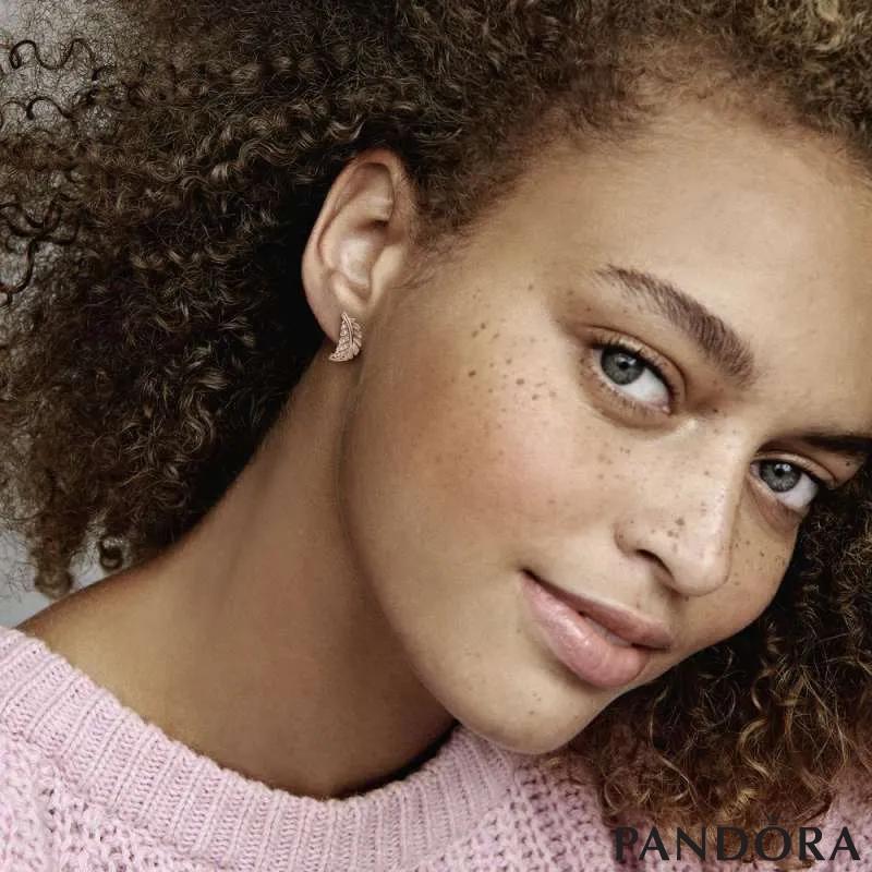 Floating Curved Feather Stud Earrings