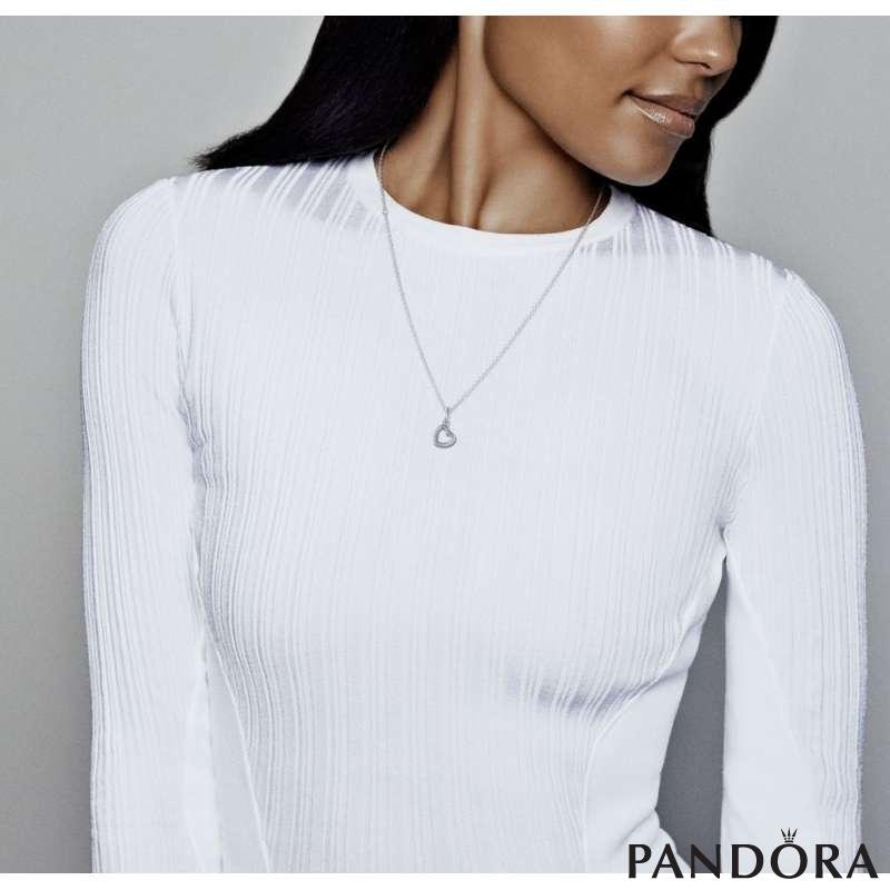 Snake Chain Pattern Open Heart Pendant