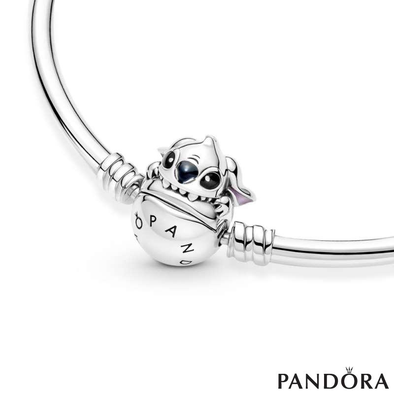 Bangle белегзија Pandora Moments Disney Stitch кој го гризе затворачот 