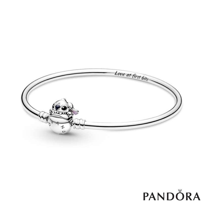 Bangle белегзија Pandora Moments Disney Stitch кој го гризе затворачот 