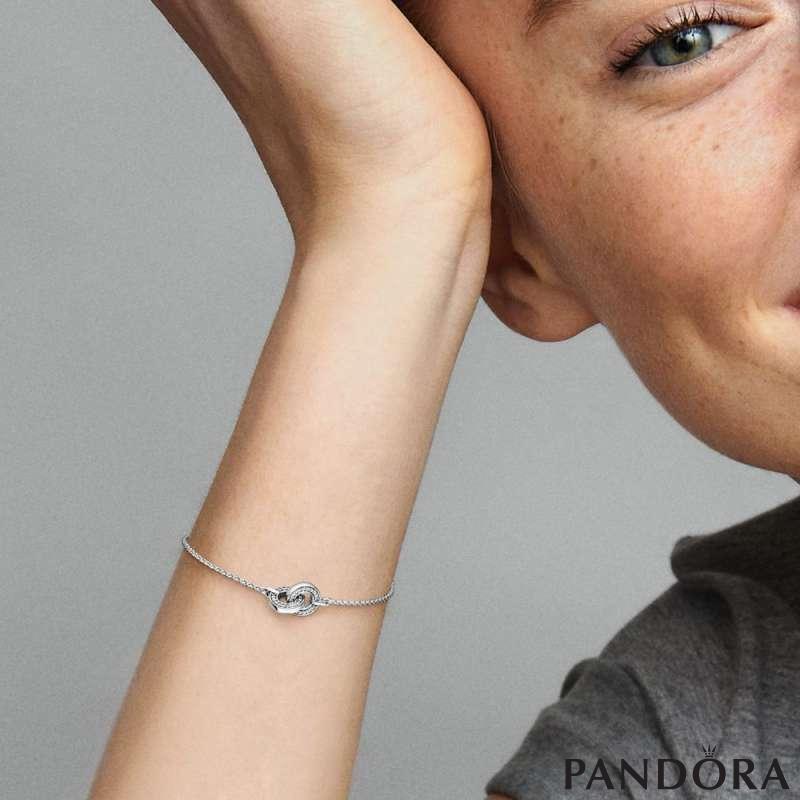 Белегзија Pandora Signature испреплетен Pavé