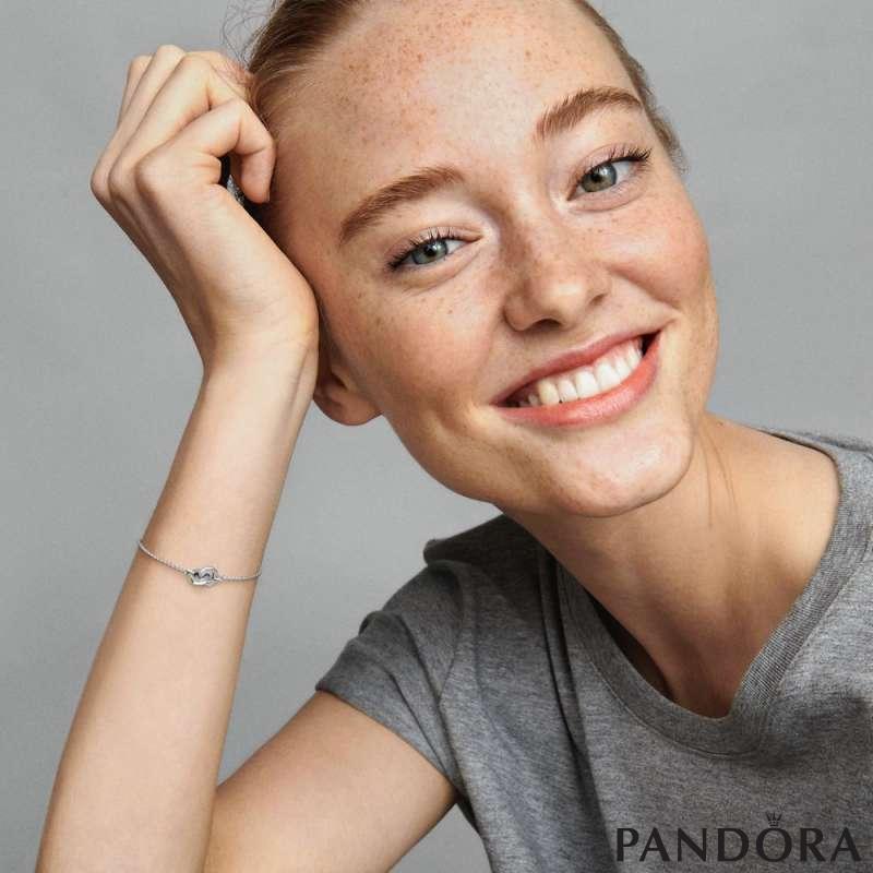 Белегзија Pandora Signature испреплетен Pavé