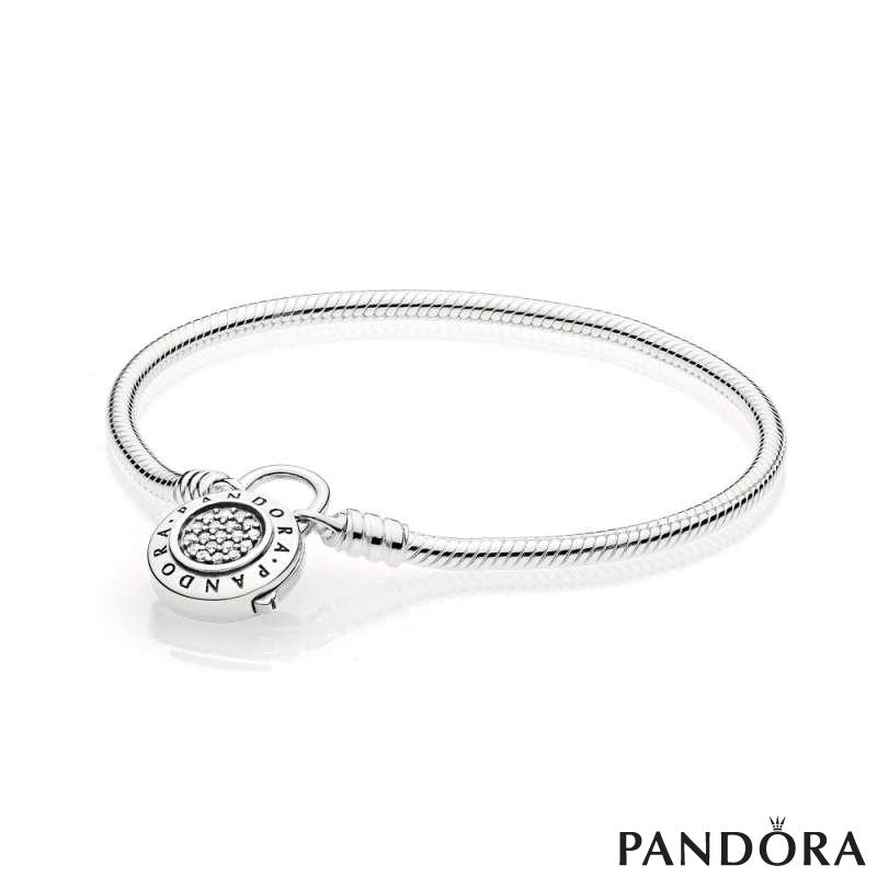 Pandora Moments Белегзија со затворач Pavé Катанец