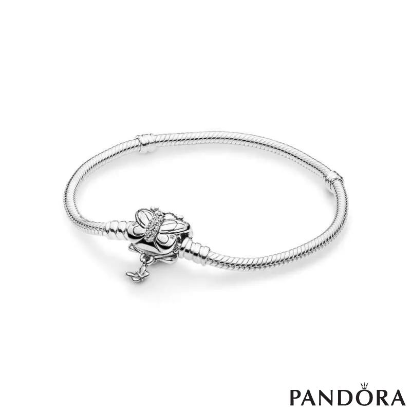 Pandora Moments Белегзија со Затворач во Форма на Пеперутка