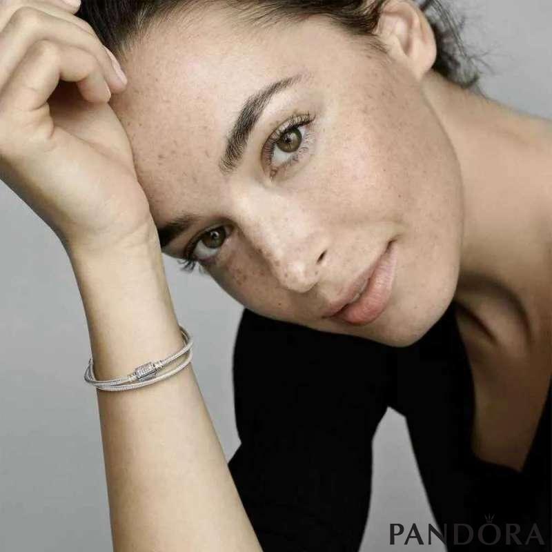 Двојна белегзија Pandora Moments со затворач буренце и змиска плетка
