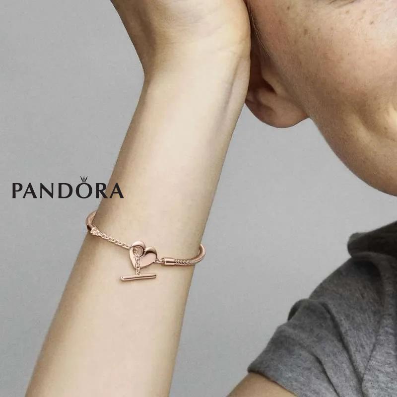 Белегзија Pandora Moments со змиска плетка и Т-плочка 