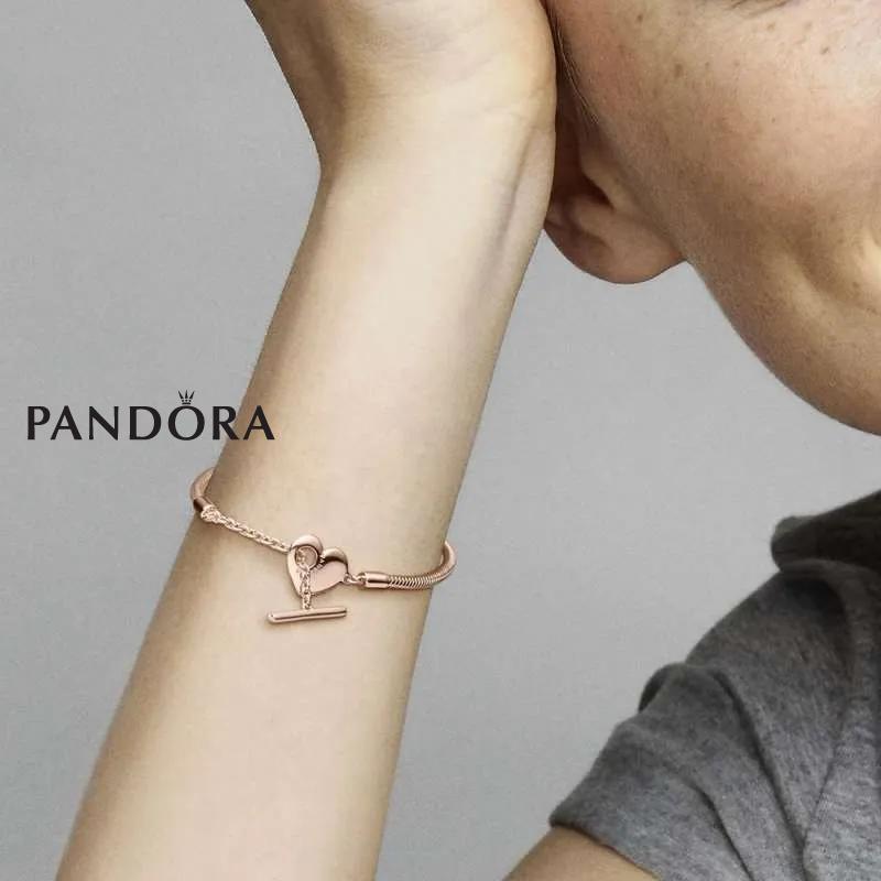 Белегзија Pandora Moments со змиска плетка и Т-плочка