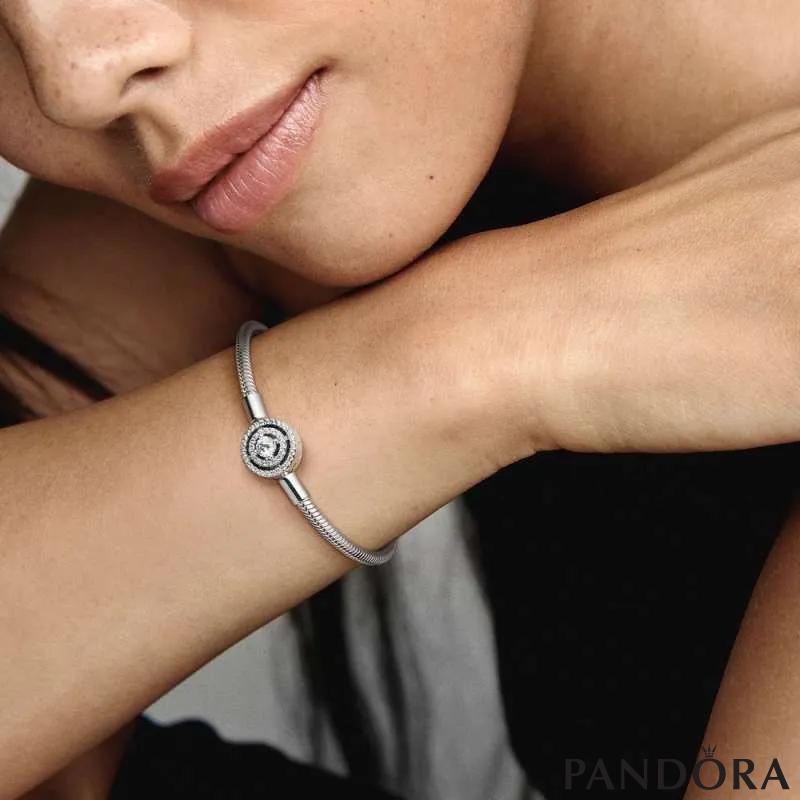 Белегзија Pandora Moments со змиска плетка и ореол 