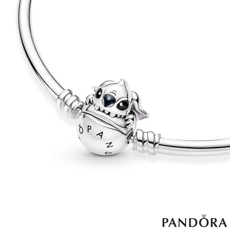 Bangle белегзија Pandora Moments Disney Stitch кој го гризе затворачот