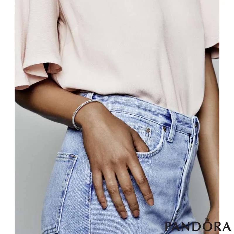 Pandora Moments Тврда Белегзија со Силиконски Подесувач на Големина