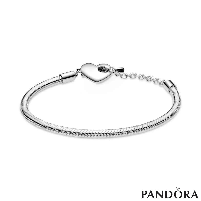 Белегзија Pandora Moments со змиска плетка и Т-плочка