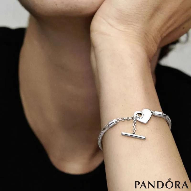 Белегзија Pandora Moments со змиска плетка и Т-плочка