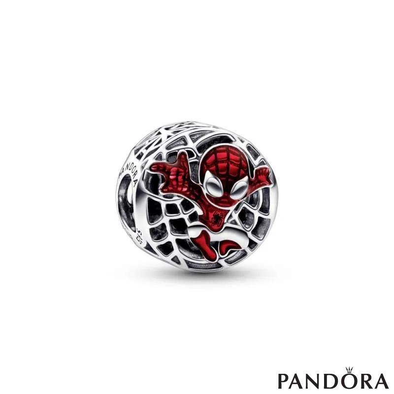 Privezak Marvel Spider-Man лет над градот